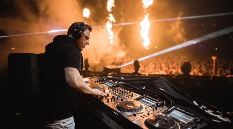 MIXED BY MARKUS SCHULZ